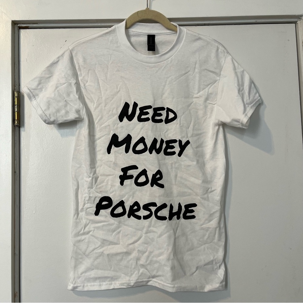 Need Money For Porsche White Cotton Graphic T-Shirt men’s size small Gildan